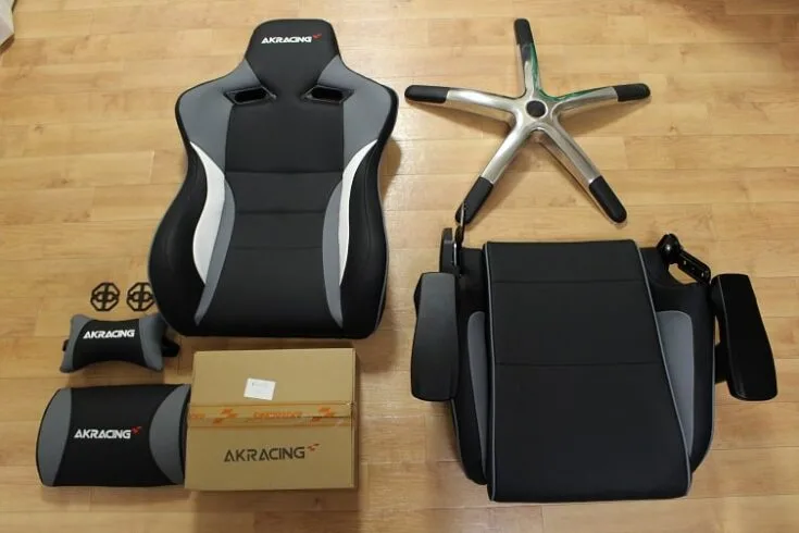 開封して並べたAKRacing Pro-X V2のパーツ一式