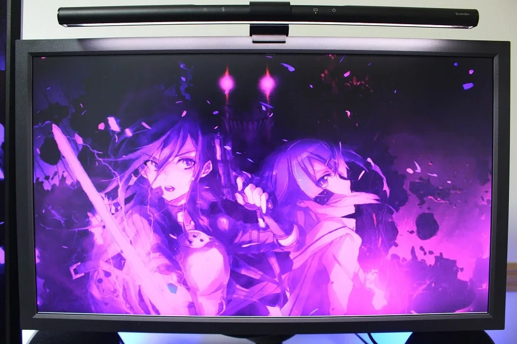 ScreenBar点灯時でも画面に映り込みがない様子