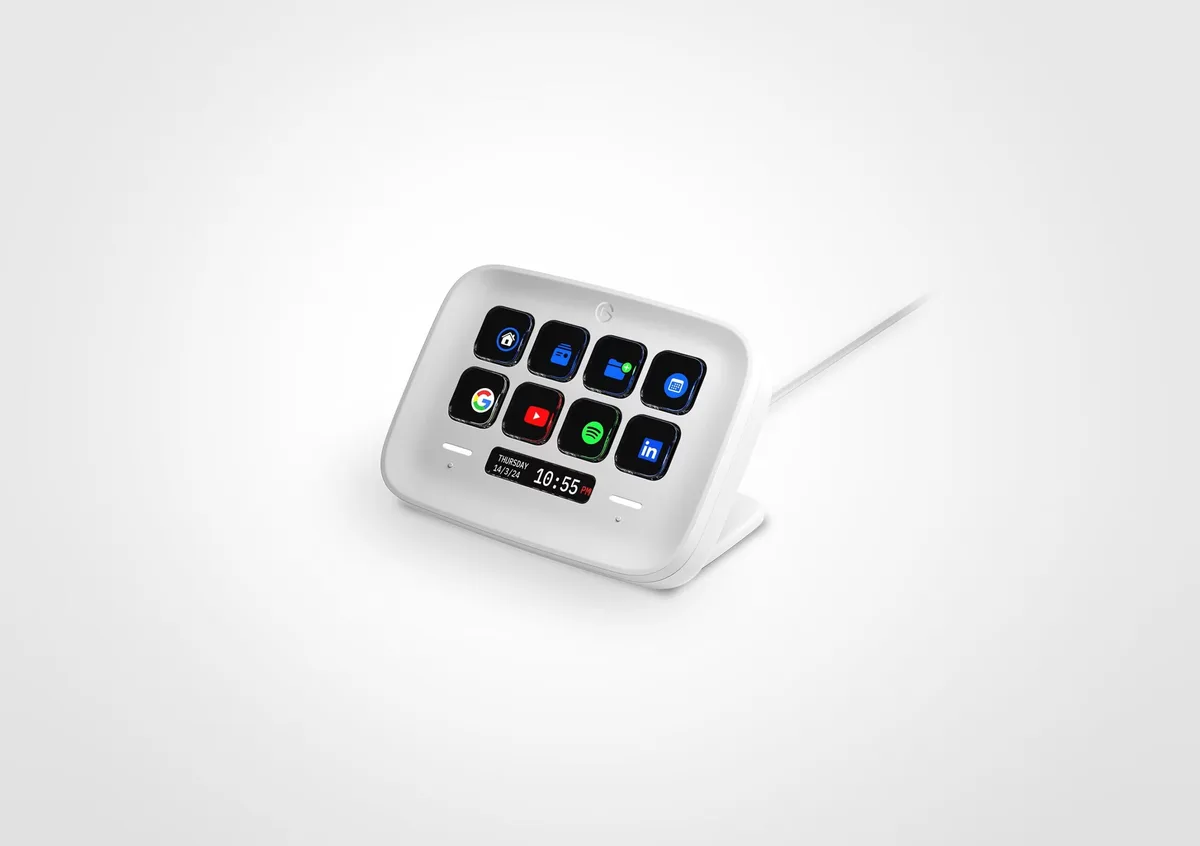 白い本体に8キーと日付表示があるStream Deck NEO
