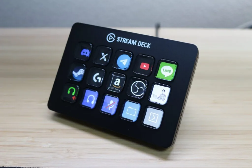 デスクに置いたStream Deck MK.2