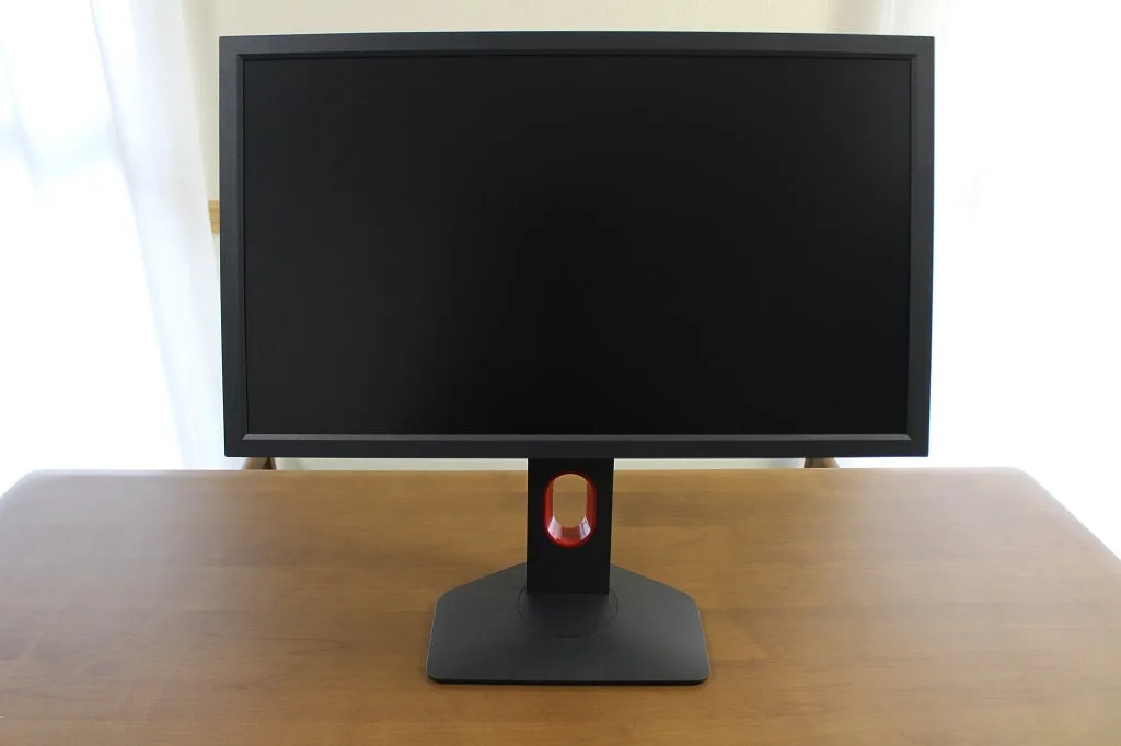 デスクに置いたBenQ ZOWIE XL2411K