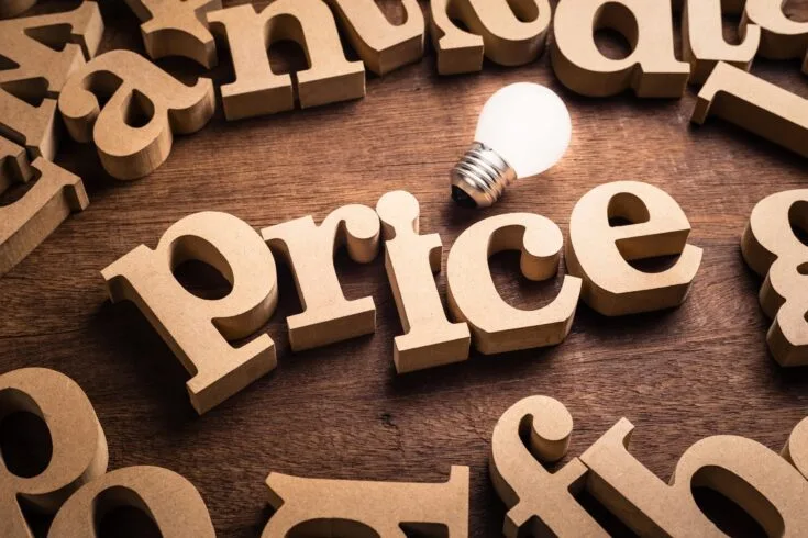 priceの文字ブロックと電球を並べた価格のイメージ