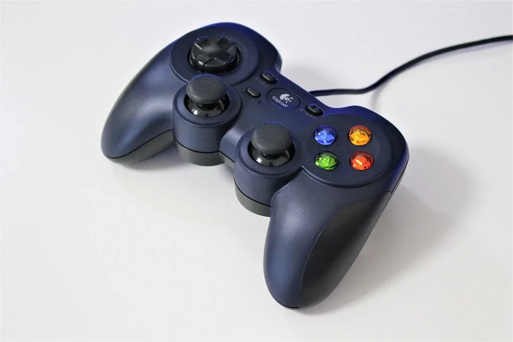 Logicool F310ゲームパッド