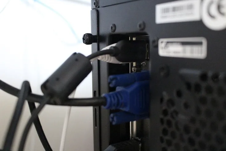 USBケーブルをパソコンに接続する