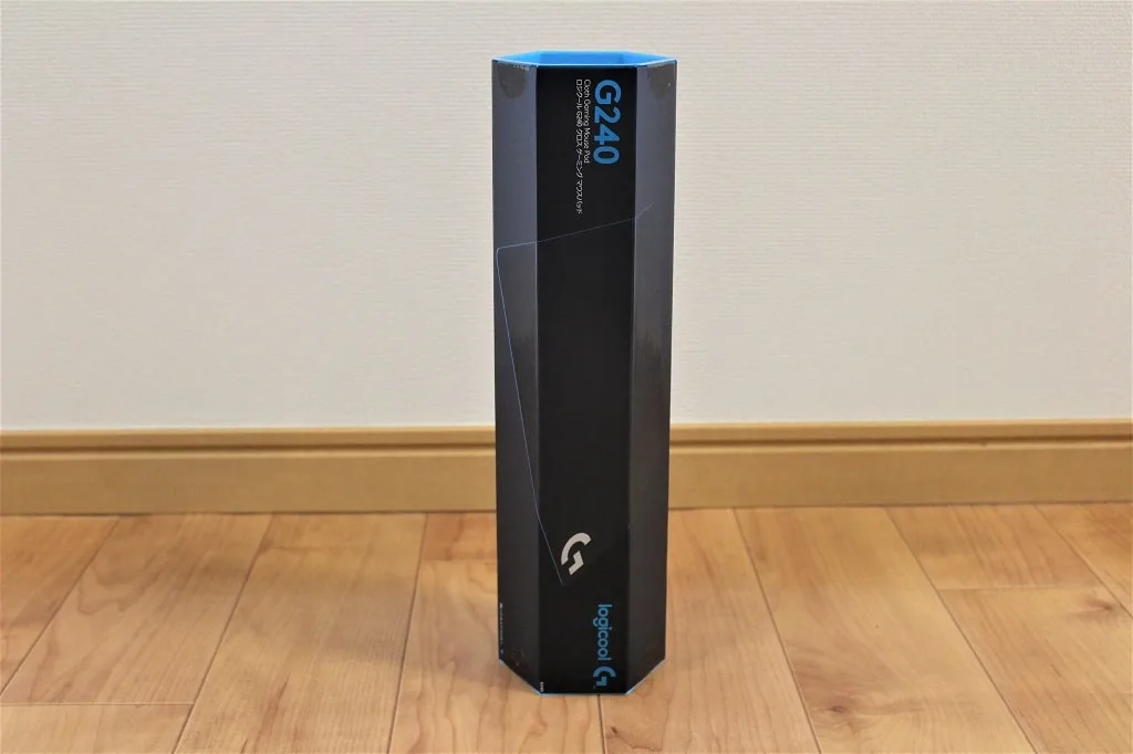 筒状のG240tのパッケージ