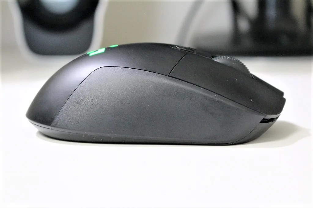 右側面から見たG703h
