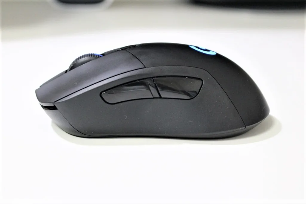 サイドボタン側から見たG703h